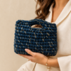 Mini sac crochet fait main Azura Navy Gold en yarn t-shirt bleu marine et fil doré, Cocon Doux Crochet.