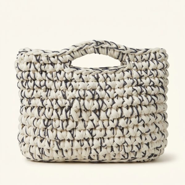 Grand sac crochet fait main Azura Moonlight en yarn t-shirt crème et fil argenté, Cocon Doux Crochet.