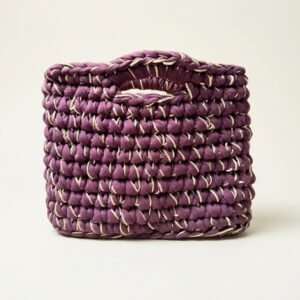 Grand sac crochet fait main Azura Byzance en yarn t-shirt violet prune et fil doré, Cocon Doux Crochet.