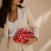 Clutch crochet rouge et blanc faite main Mila Red Kiss en yarn t-shirt, Cocon Doux Crochet.